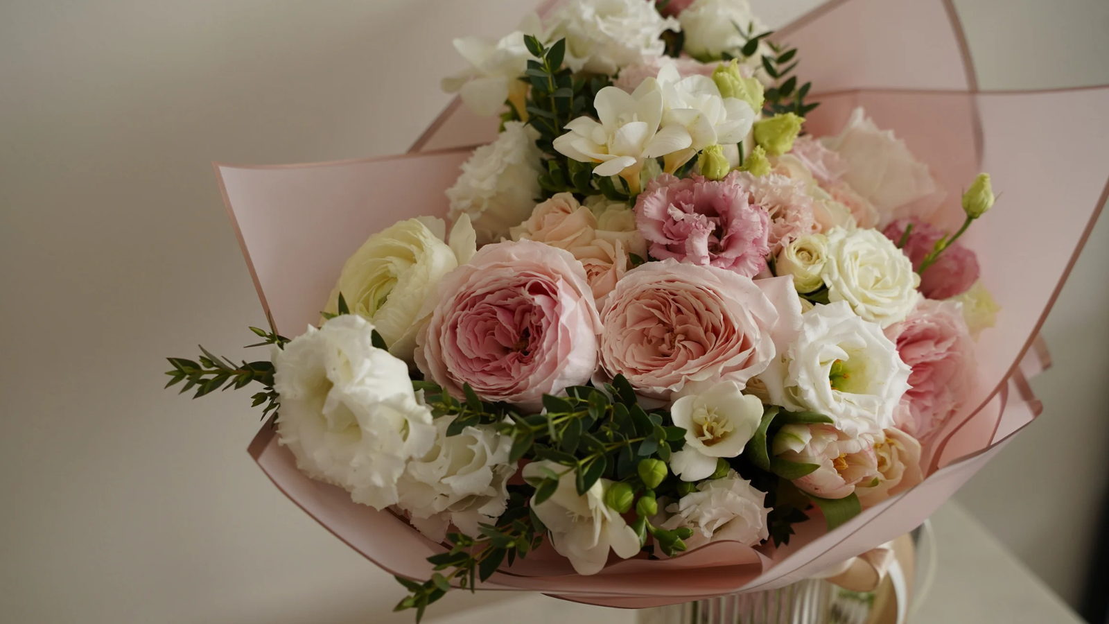 Flower bouquet delivered by William Paul Flowershop Tx